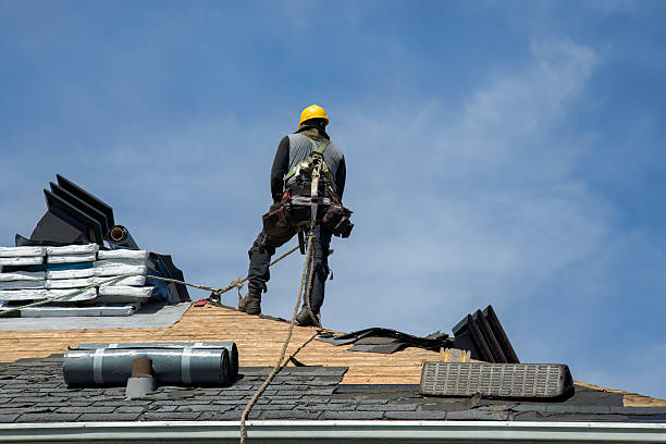 Professional Roofing technician working in La Grande, WA